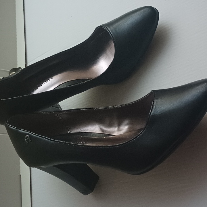 Etienne Aigner Haven Black Leather Heels Pumps Size 8.5 3” Heel
